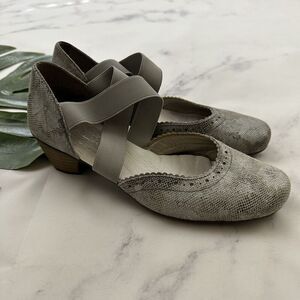 Rieker Womens Mary Jane Heels Size 38 Gray Metallic Floral Leather Round Toe